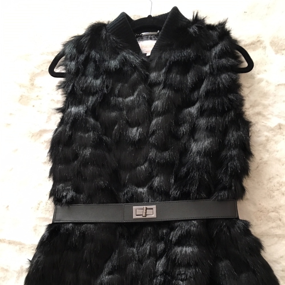🎉HPx2🎉 Laundry by Shelli Segal Faux Fur Black Vest